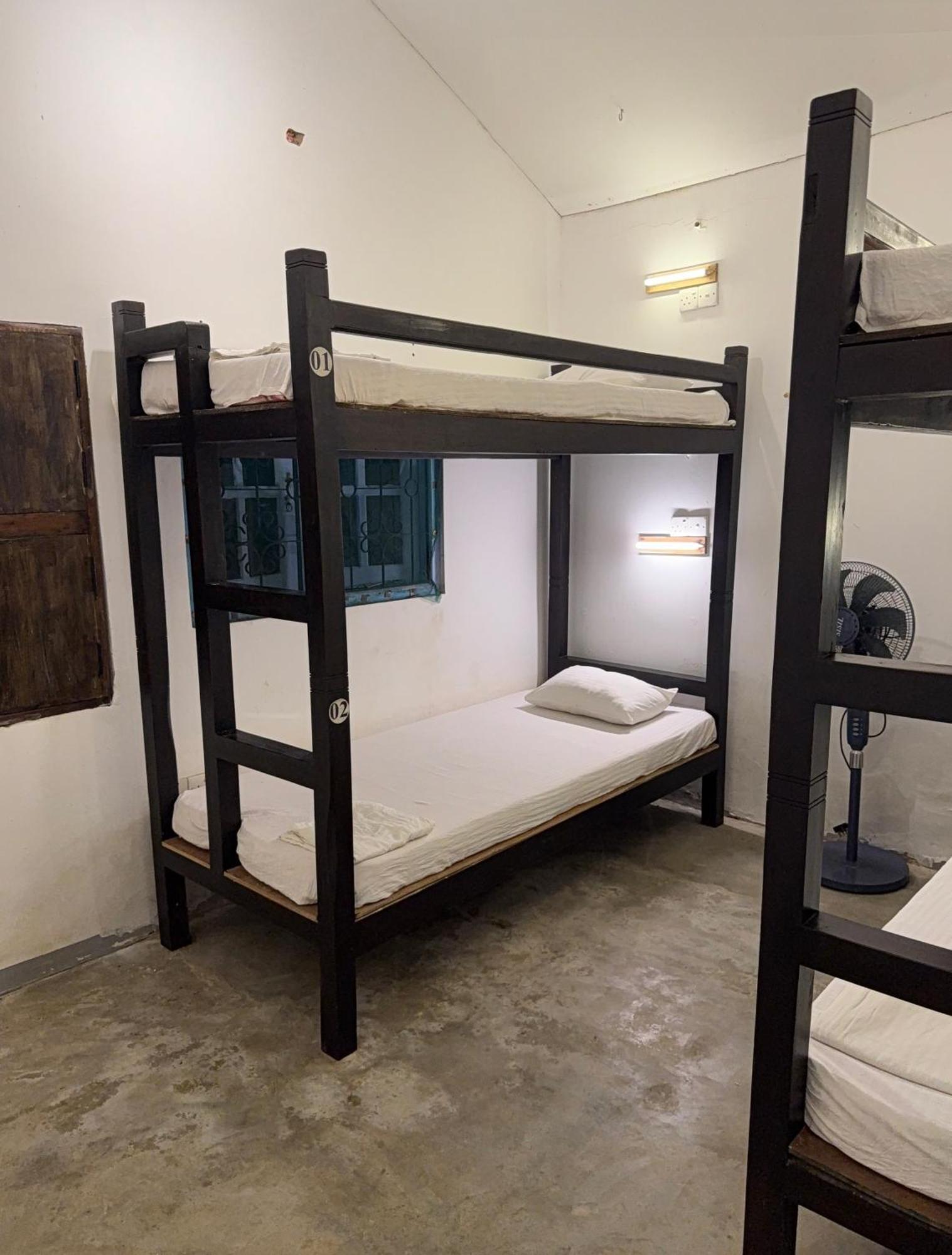 迪克韦勒 Bunk 15 Hiriketiya旅舍 外观 照片